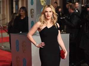 Kate Winslet Tak Nyaman Lagi Beradegan Telanjang Kate Winslet Tak Nyaman Lagi Beradegan Telanjang