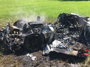 Baru Sejam Dibeli, Ferrari Langsung Hancur Saat Kecelakaan