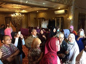 Proses Refund Tak Jelas, Jemaah Umrah First Travel Kesal