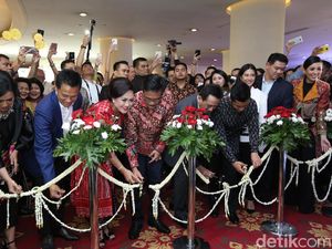 Triawan Munaf Resmikan Art Jakarta 2017