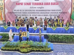 JK Raih Tanda Kehormatan dari Kampus Unismuh Makassar