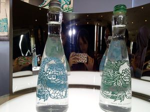 Goresan Biru Hijau Eko Nugroho Percantik Botol Air Mineral Premium Ini Goresan Biru Hijau Eko Nugroho Percantik Botol Air Mineral Premium Ini