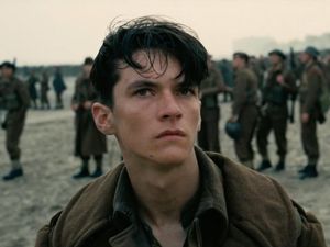 Dunkirk Bergeser Turun dari Puncak Box Office