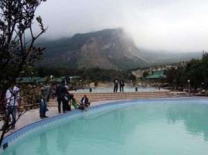 Weekend Ini, Berendamlah di Kolam Air Panas Gunung Papandayan Weekend Ini, Berendamlah di Kolam Air Panas Gunung Papandayan
