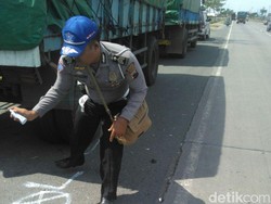 Tabrak Truk Parkir, Pemotor di Rembang Tewas Seketika