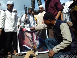 Kecam Tragedi Al-Aqsa, Foto PM Israel Dibakar Demonstran Solo