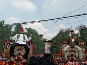 Hadir di Festival Condet, Sandiaga Uno Naik Reog Hadir di Festival Condet, Sandiaga Uno Naik Reog