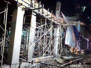 Salah Satu Bangunan Baru di Pasar Baledono Purworejo Runtuh Salah Satu Bangunan Baru di Pasar Baledono Purworejo Runtuh