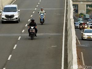 Akhir Pekan, Pemotor Cuek Masuk JLNT