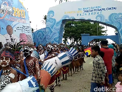 Kali Pertama Diadakan, Begini Meriahnya Suling Tambur Festival di Raja Ampat