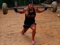 Mengintip Rahasia Tubuh Ramping dan Berotot si Demonstran Cantik