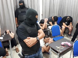 WN Asing Penjahat Siber di Surabaya Sempat Kabur Saat Digerebek