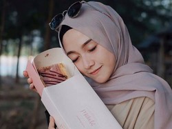 Demi Kue Artis Mereka Rela Antre dari Dinihari