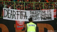 Aksi ini terkait konflik Palestina dengan Israel beberapa waktu lalu paska pemasangan metal detektor di Masjid Al-aqsa.