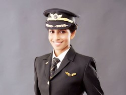 Para Cewek Tangguh di Balik Kokpit Pesawat