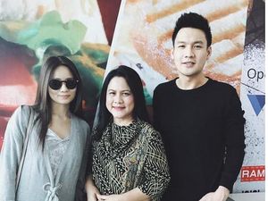 Saat Iriana Jokowi Minta Foto Bareng Stella Eks JKT48 Saat Iriana Jokowi Minta Foto Bareng Stella Eks JKT48