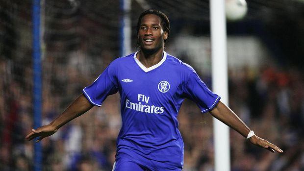LONDON - SEPTEMBER 29:  Didier Drogba of Chelsea celebrates scoring their second goal during the UEFA Champions League Group H match between Chelsea and FC Porto at Stamford Bridge on September 29, 2004 in London. (Photo by Shaun Botterill/Getty Images)