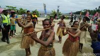 Foto: Keseruan Suling Tambur Festival di Raja Ampat