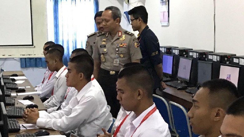 Putra Kapolda Metro Raih Nilai Terbaik di Tes Akademik Akpol Putra Kapolda Metro Raih Nilai Terbaik di Tes Akademik Akpol