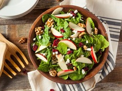 Penggemar Salad, di 5 Kafe Brunch Ini Ada Racikan Salad Enak!