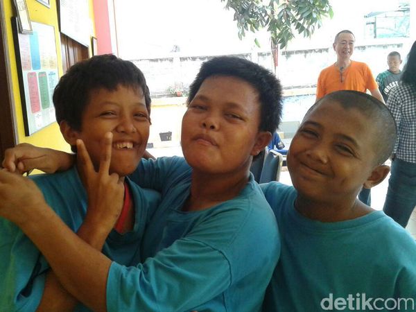 Foto-foto Riang Penyandang Tunagrahita Anak
