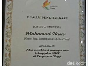 Apa Itu UKT yang Picu Piagam Sindiran untuk Menristek?