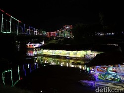 Cafe Gaul, Makan Minum Sambil Mengarungi Sungai Sekayam Cafe Gaul, Makan Minum Sambil Mengarungi Sungai Sekayam