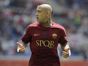 Radja Nainggolan Bertahan di Roma, Strootman Girang