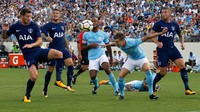 Sundulan John Stones membawa City unggul 1-0. Foto: Frederick Breedon/Getty Images