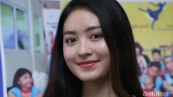 Awas Naksir! Senyum Manis Natasha Wilona
