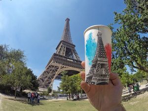 Keren! Seniman Ini Gambar Menara Eiffel hingga Mona Lisa di Atas Cup Kopi