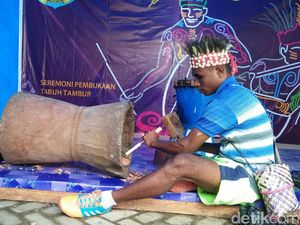 Begini Proses Pembuatan Tambur, Alat Musik Khas Raja Ampat Begini Proses Pembuatan Tambur, Alat Musik Khas Raja Ampat