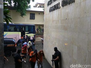 92 WNA Penipu di Surabaya Bermodus Pura-pura Jadi Polisi atau Jaksa 92 WNA Penipu di Surabaya Bermodus Pura-pura Jadi Polisi atau Jaksa