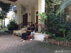 WNA yang Digerebek di Pondok Indah Masih Dikumpulkan di Satu Rumah
