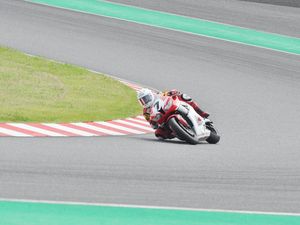 Pebalap AHRT Tuntaskan Balap Ketahanan 4 Jam di Suzuka Pebalap AHRT Tuntaskan Balap Ketahanan 4 Jam di Suzuka