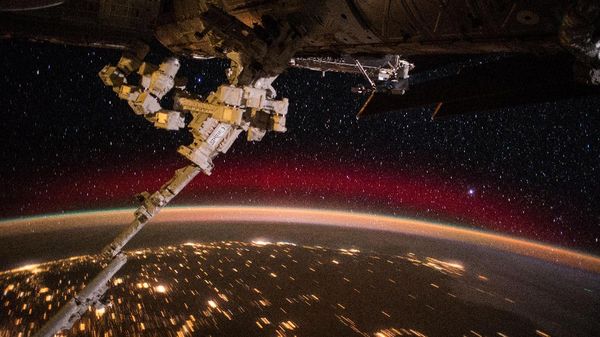 Foto-foto Spektakuler Bumi Bulat dari Luar Angkasa