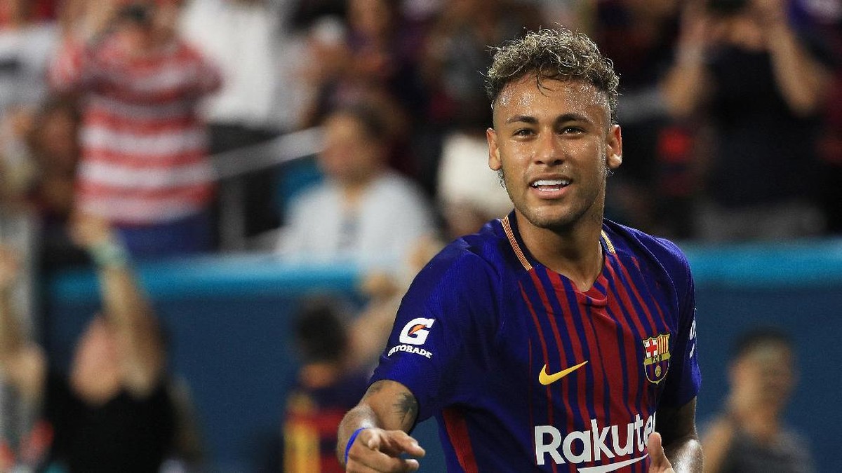 Neymar resmi menjadi pemain Paris Saint-Germain. Foto: Getty Images/Mike Ehrmann