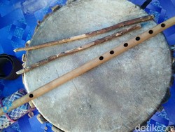 Kreatif! Sarjana Ini Jadi Pembuat Alat Musik Tradisional Minang