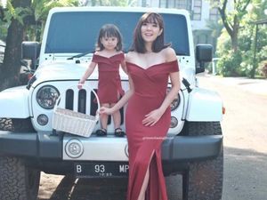 Foto: Berbaju Kembaran, Mana Bunda dan Anak Paling Kompak?