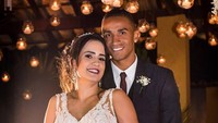 Clarice Sales. Pasangan dari Danilo Luiz da Silva (26 tahun), yang pindah dari Real Madrid ke Manchester City. Sales (23 tahun) dan Danilo dikaruniai anak, Miguel (2 tahun), dari pernikahan mereka. (Foto: Facebook Clarice Sales)