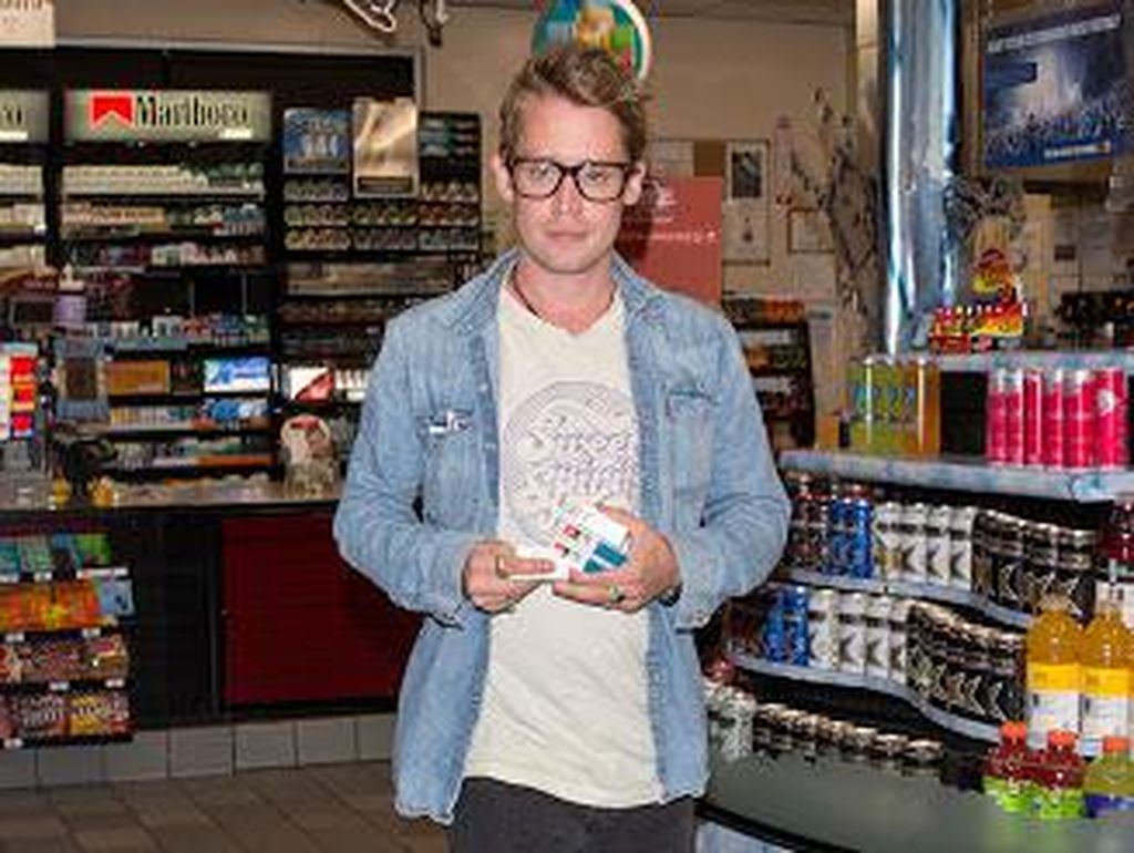 Aksi Macaulay Culkin Sebagai Kevin McCalister di Iklan Google Aksi Macaulay Culkin Sebagai Kevin McCalister di Iklan Google