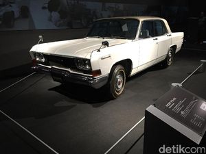 Mobil Mewah Pertama Mitsubishi