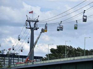 Puluhan Orang Terjebak Kereta Gantung di Atas Sungai Jerman