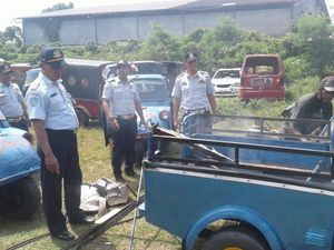 Sudah Tak Boleh Beroperasi, 30 Bemo Mulai Dihancurkan Dishub DKI