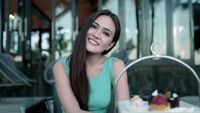 Asiknya! Shandy Aulia Santai Nikmati Angin Pantai di Bali