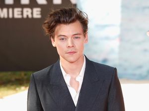 Harry Styles Kembali Dikabarkan Pacaran dengan Model Victorias Secret Harry Styles Kembali Dikabarkan Pacaran dengan Model Victorias Secret