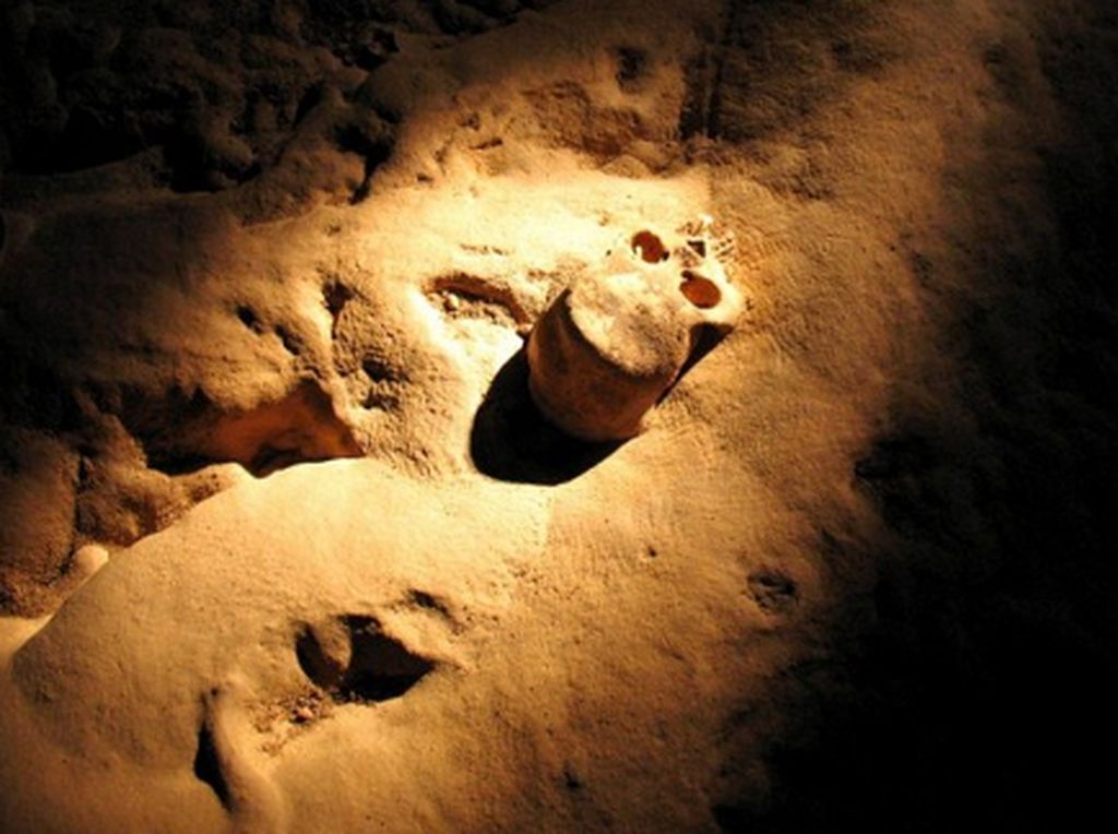 Pintu ke Neraka ala Suku Maya Pintu ke Neraka ala Suku Maya