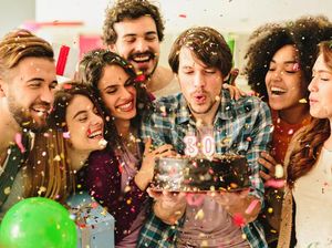 Apes! Mau Tiup Lilin Ultah, Pria Ini Malah Alami Kebakaran di Kepalanya