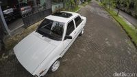Sedan Retro Toyota Corolla DX 1980