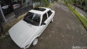 Sedan Retro Toyota Corolla DX 1980